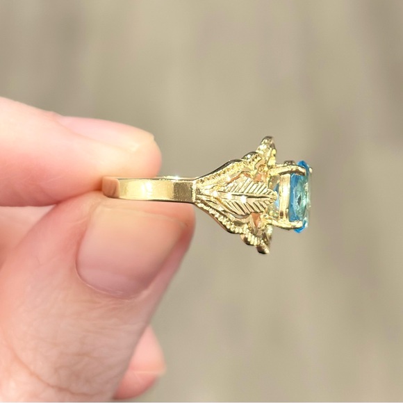 Vintage Swiss Blue Topaz Gold Ring: 14K Beverly Hills Laurel Leaf Solitaire - Picture 8 of 12